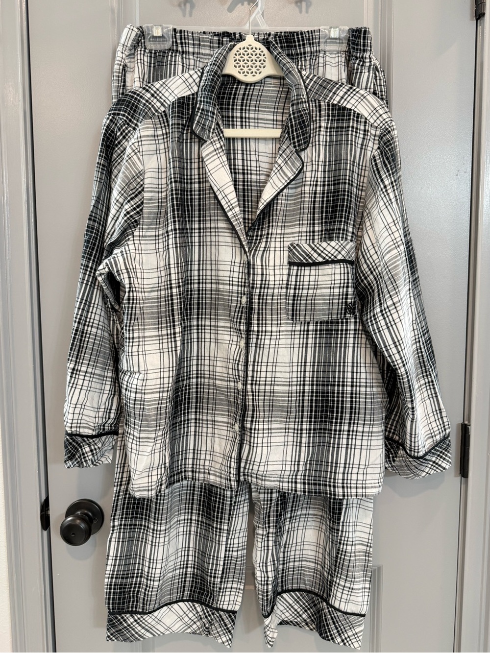 Victoria's Secret Black & White Plaid Pajama Set - Picture 5 of 6